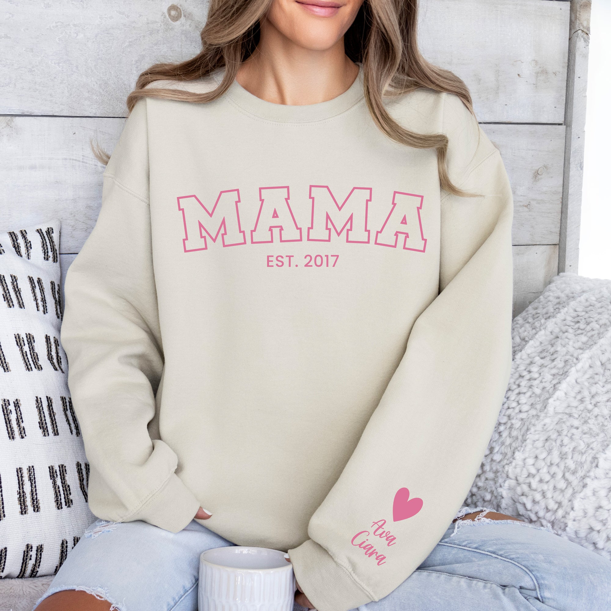 Mama Outline 2025 - Personalized Crewneck