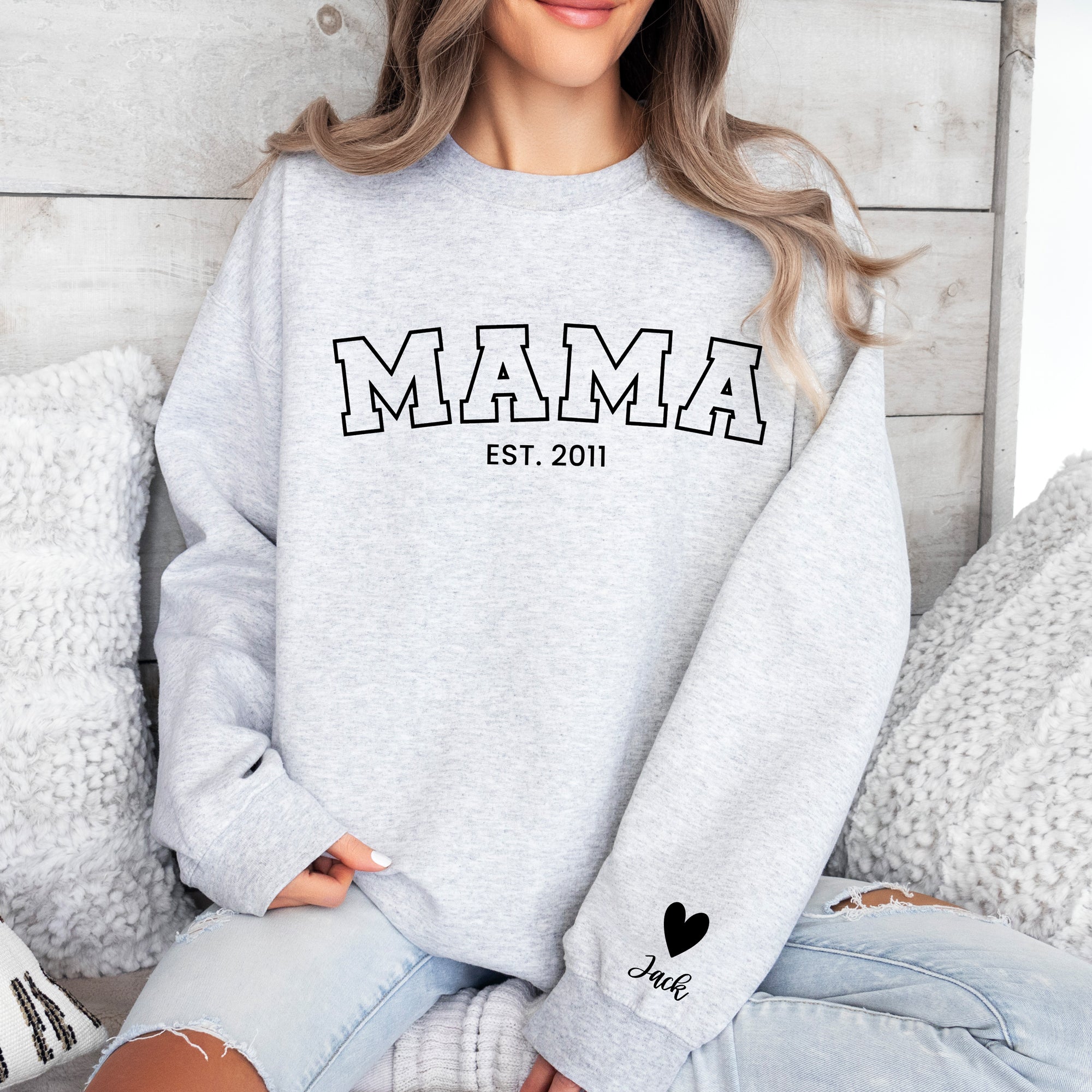 Mama Outline 2025 - Personalized Crewneck
