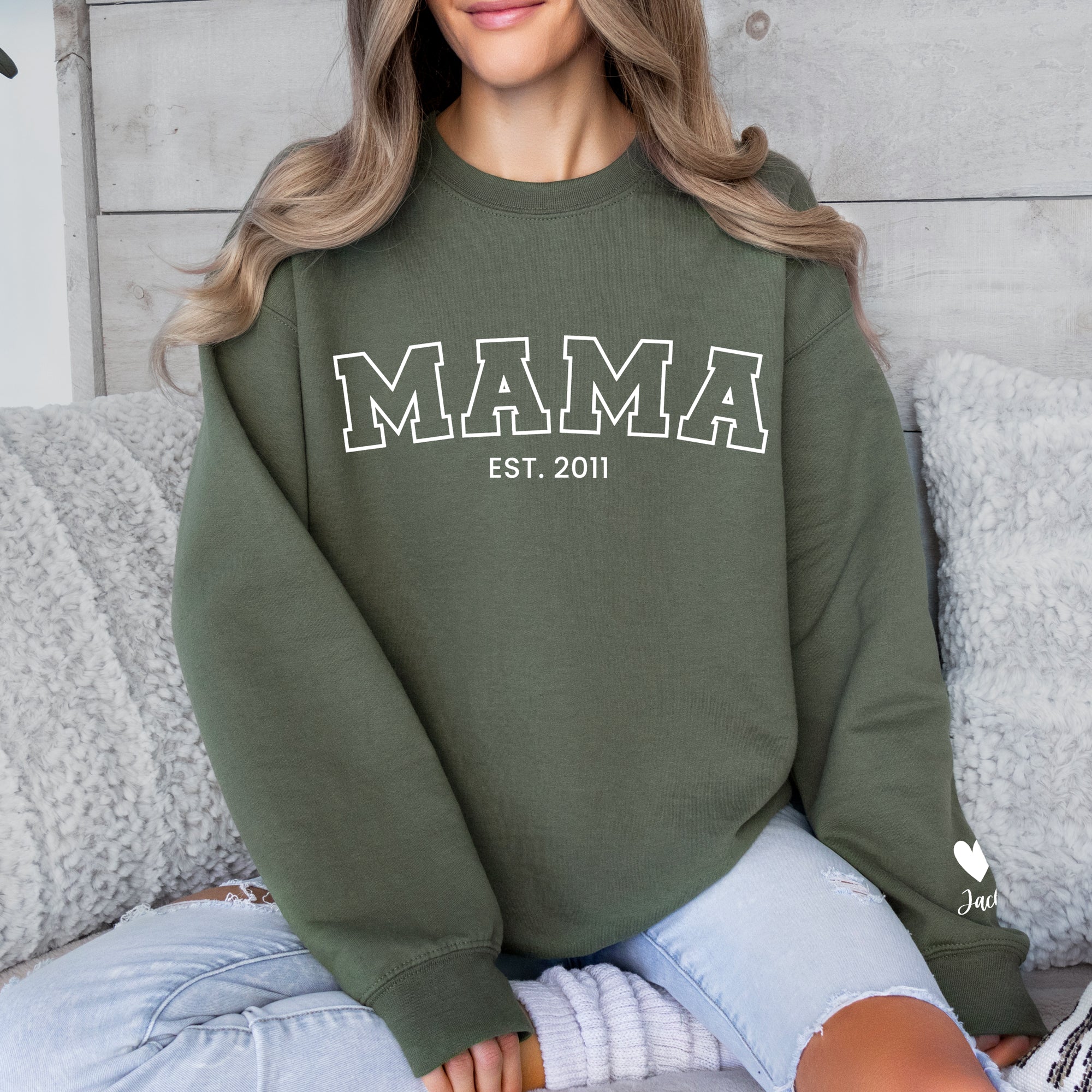 Mama Outline 2025 - Personalized Crewneck